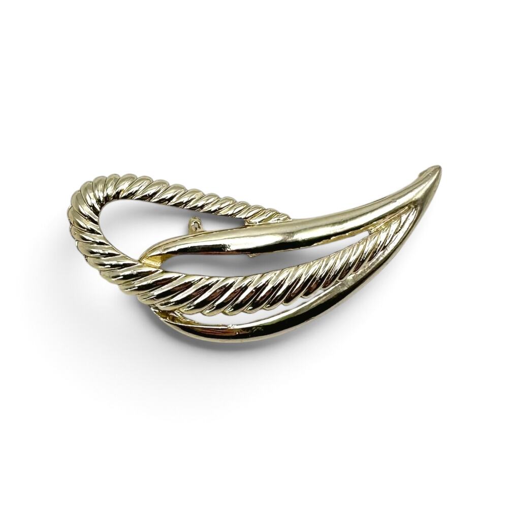 Vintage Gold Tone Swirl Ribbon Leaf Brooch Textured Rope Costume Pin